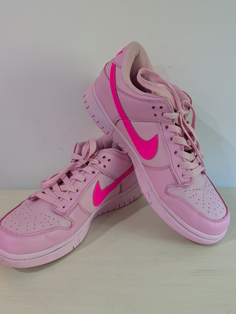 Nike Light Pink Sneakers with Hot Pink Swoosh Size 9.5 / EU41
